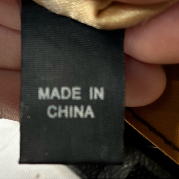 GUESS Black and Gold Shoulder Bag - Picture 7 of 9